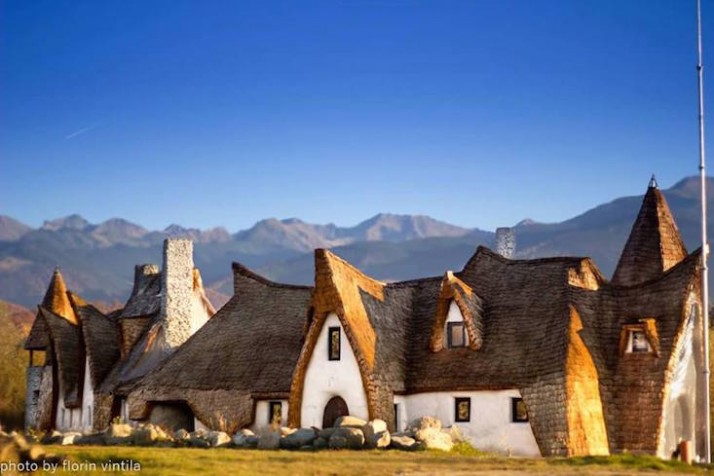 A romanian couple build ‘fairytale’ castle in Transylvania